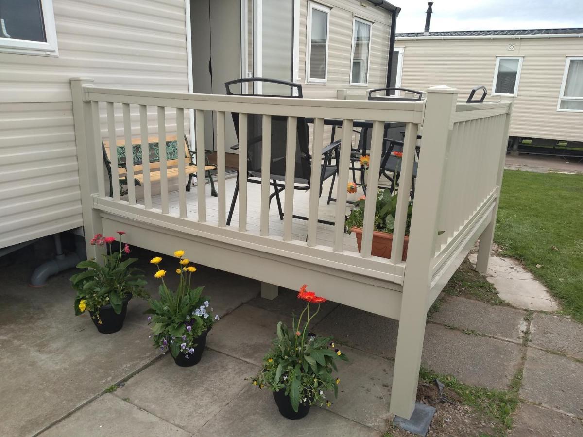D24 Is A 2 Bedroom 6 Berth Caravan Close To The Beach On Whitehouse Leisure Park In Towyn Near Rhyl With Decking And Private Parking Space This Is A Pet Free Caravan Abergele Exterior foto